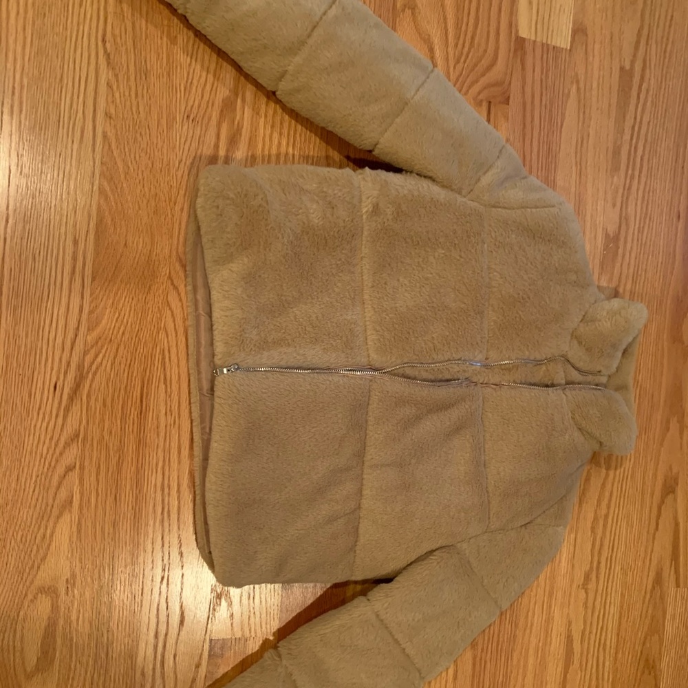 Tiger Mist Jacket. Brand New with Tags. Size Small. Zipper.